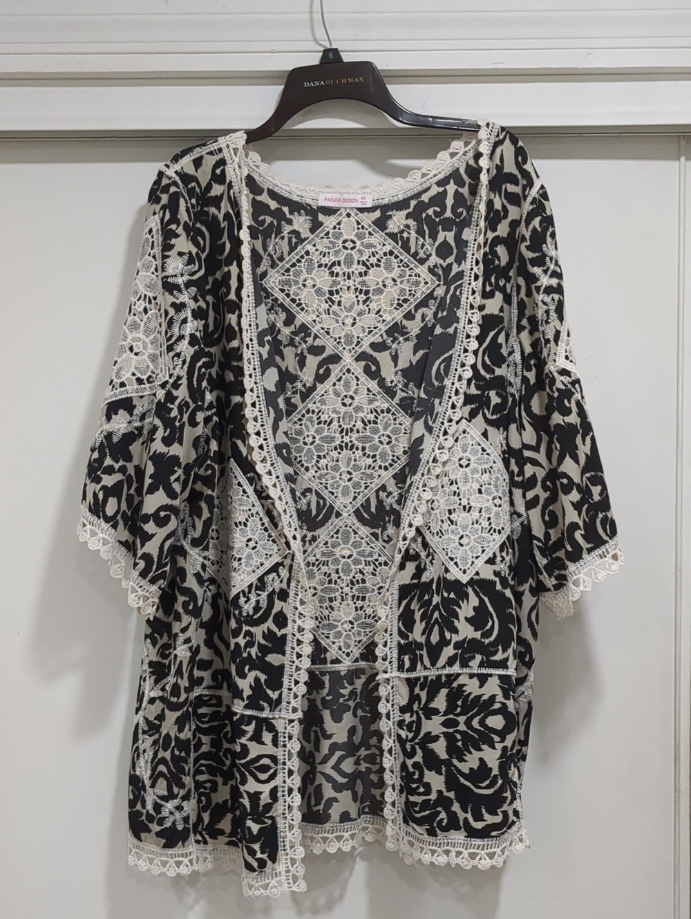 Parami Design Lace-Trim Floral Kimono - Black & Cream